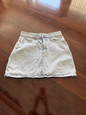 EUC - Forever 21 - Light Wash Denim A-Line Skirt - Classic Women's Medium Skirt